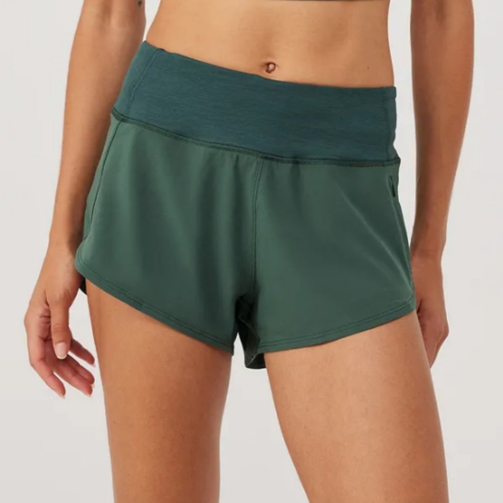 Outdoor Voices Hudson 2.5” Short in Evergreen